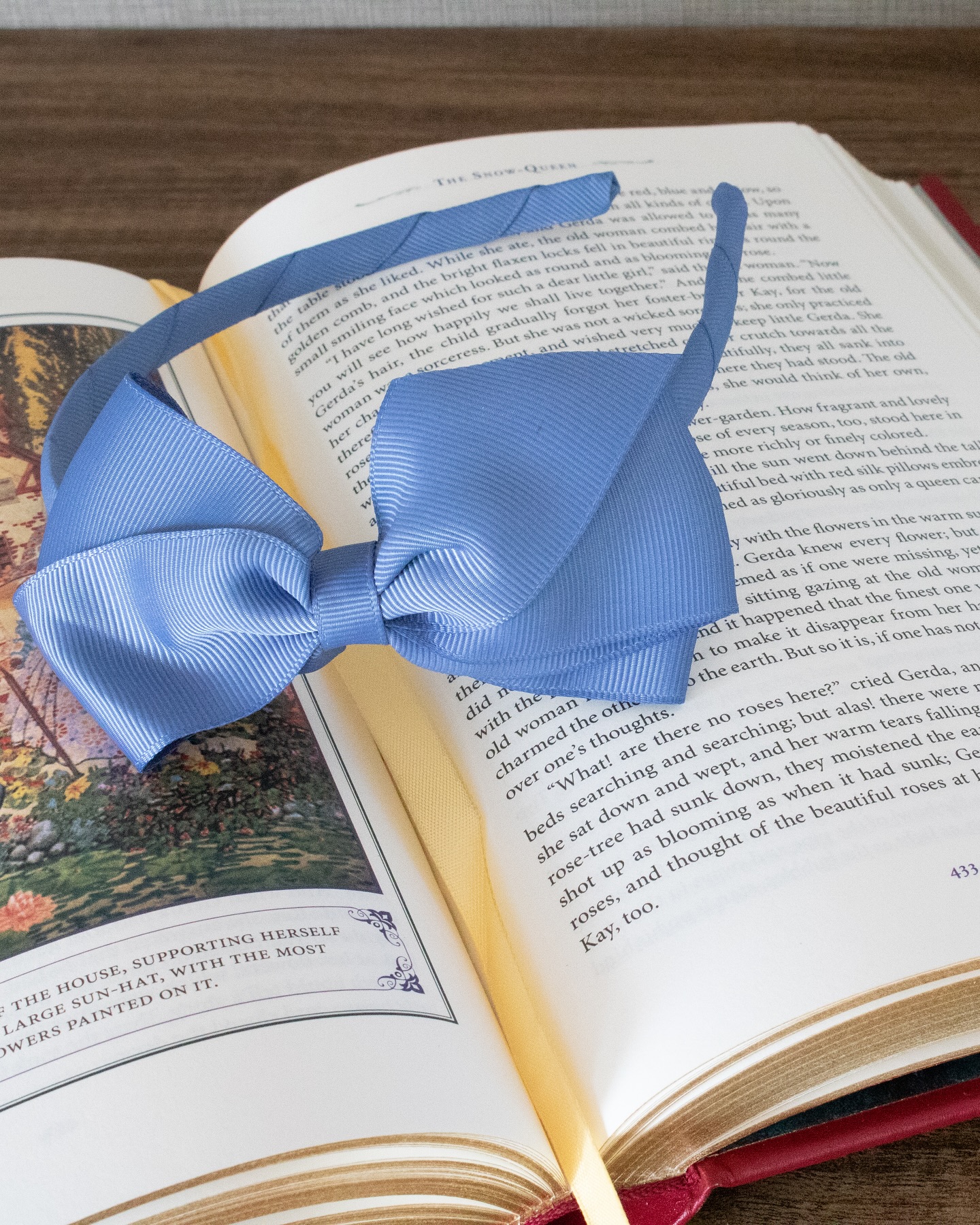 Capri blueカプリ島の海のように鮮やかなブルーが魅力のヘアアクセサリー上品でエレガントなカラーは、さまざまなコーディネートにぴったり♡カプリカラーのヘアアクセサリーをプラスして、毎日のコーデをもっと特別に#アマイアキッズ #amaiakids #amaiajapan #キッズコーデ #キッズファッション#英国子供服 #ヘアアクセサリー #女の子ヘアアクセサリー #女の子服 #女の子ママ #女の子ヘアアレンジ @amaia_japan⁡▼オンラインショップhttps://amaia.jp