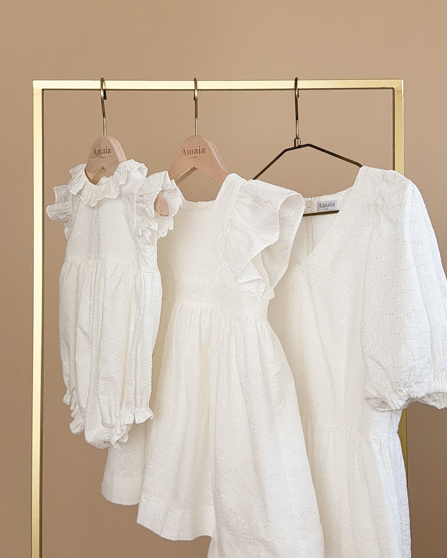 ホワイトコットンレース🤍🕊️春夏に映える、洗練されたホワイトアイテム。🤍 Lucette Romper : 純白の一枚。特別な日にも。🤍 Coralie Dress : 可愛らしくもエレガント。🤍 Rosewood Dress : 軽やかに揺れ優雅な雰囲気。エレガントさを纏う、上品でクラシカルなホワイトスタイル♡親子リンクコーデもお楽しみいただけます人気のアイテムはすでに残りわずか！ぜひお早めにご検討ください#アマイアキッズ #amaiakids #amaiajapan #英国子供服 #イギリスブランド #出産祝い #出産祝い女の子 #女の子ベビー服 #女の子ママ #ママコーデ #親子コーデ  #白コーデ #白ワンピース #britishgrace@amaia_japan⁡▼オンラインショップhttps://amaia.jp