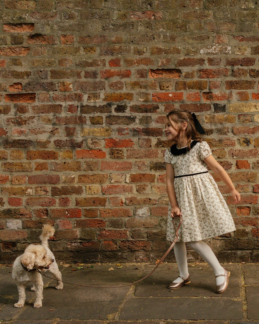 🖤ブラック🖤上品でシックな印象を叶える、ベルベット素材のブラックリボンのヘアクリップ。人気が高く、完売していたブラックカラーが再入荷しました🖤シンプルでありながら存在感があり、フォーマルにもカジュアルにも馴染む万能カラー。秋冬の装いを、より洗練された印象に仕上げてくれます。今年一推しのベルベットブラック♡ぜひお早めにご覧ください♡#アマイアキッズ #amaiakids #amaiajapan #英国子供服 #キッズヘアアクセサリー #ヘアアクセサリー #ブラックリボン #ギフト #ベルベットヘアアクセサリー #女の子ママ @amaia_japan⁡▼オンラインショップhttps://amaia.jp