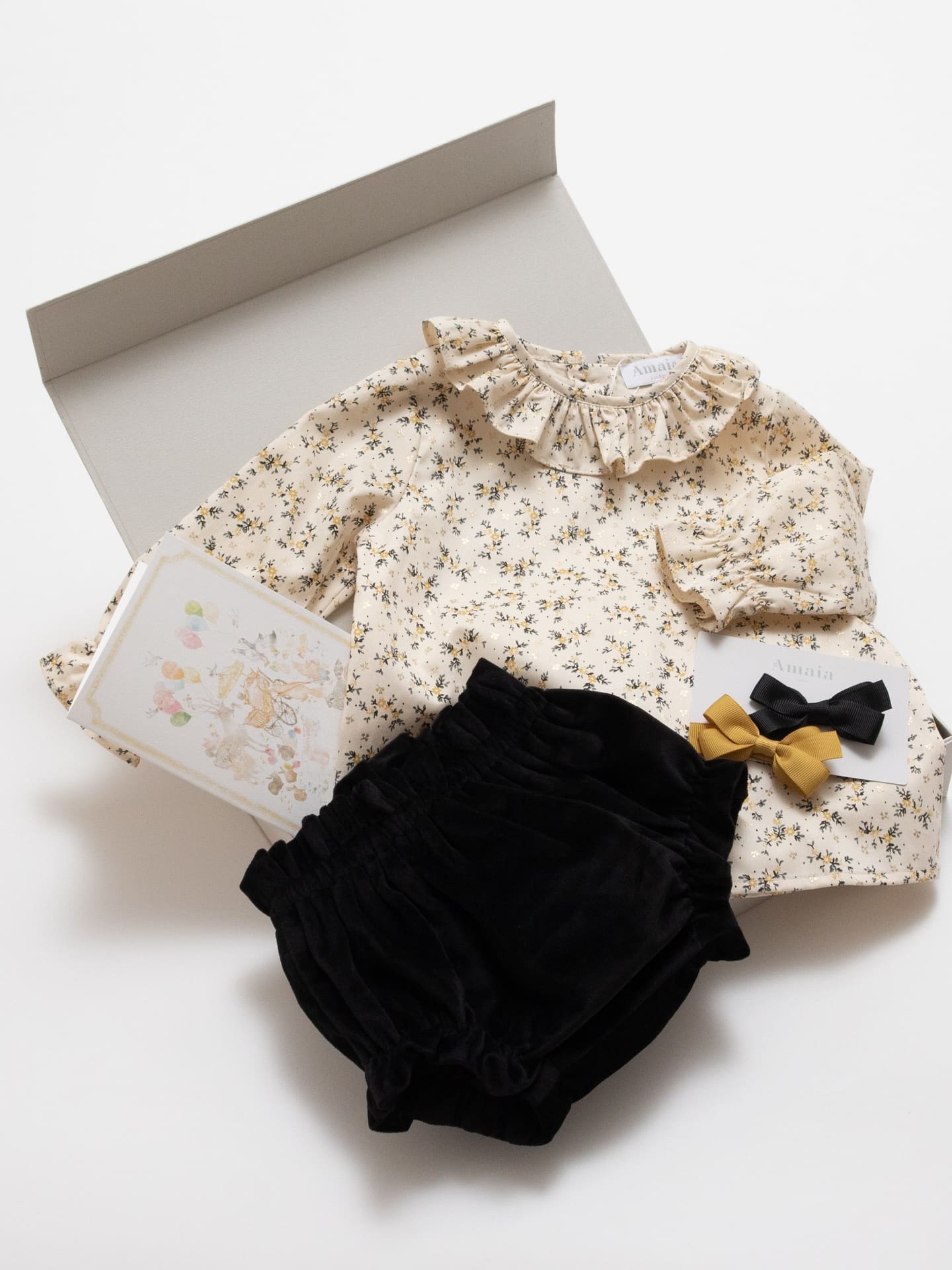 小さな毎日も、記念日も。Amaia Baby Collection🕊️やさしさに包まれる新しい季節のベビーウェア🍼英国らしい上品なデザインで、出産祝いとしてはもちろん、赤ちゃんと迎える初めての秋冬を彩る上質なアイテムが入荷しました♡赤ちゃんとの大切な時間に、Amaia Kidsのやさしさを📽️#アマイアキッズ #amaiakids #amaiajapan #ベビーギフト #出産祝い #女の子ベビー #女の子ベビー服 #ベビー服 #ベビーヘアアクセ #お宮参り #英国子供服 #女の子ベビーママ #女の子ママ @amaia_japan⁡▼オンラインショップhttps://amaia.jp