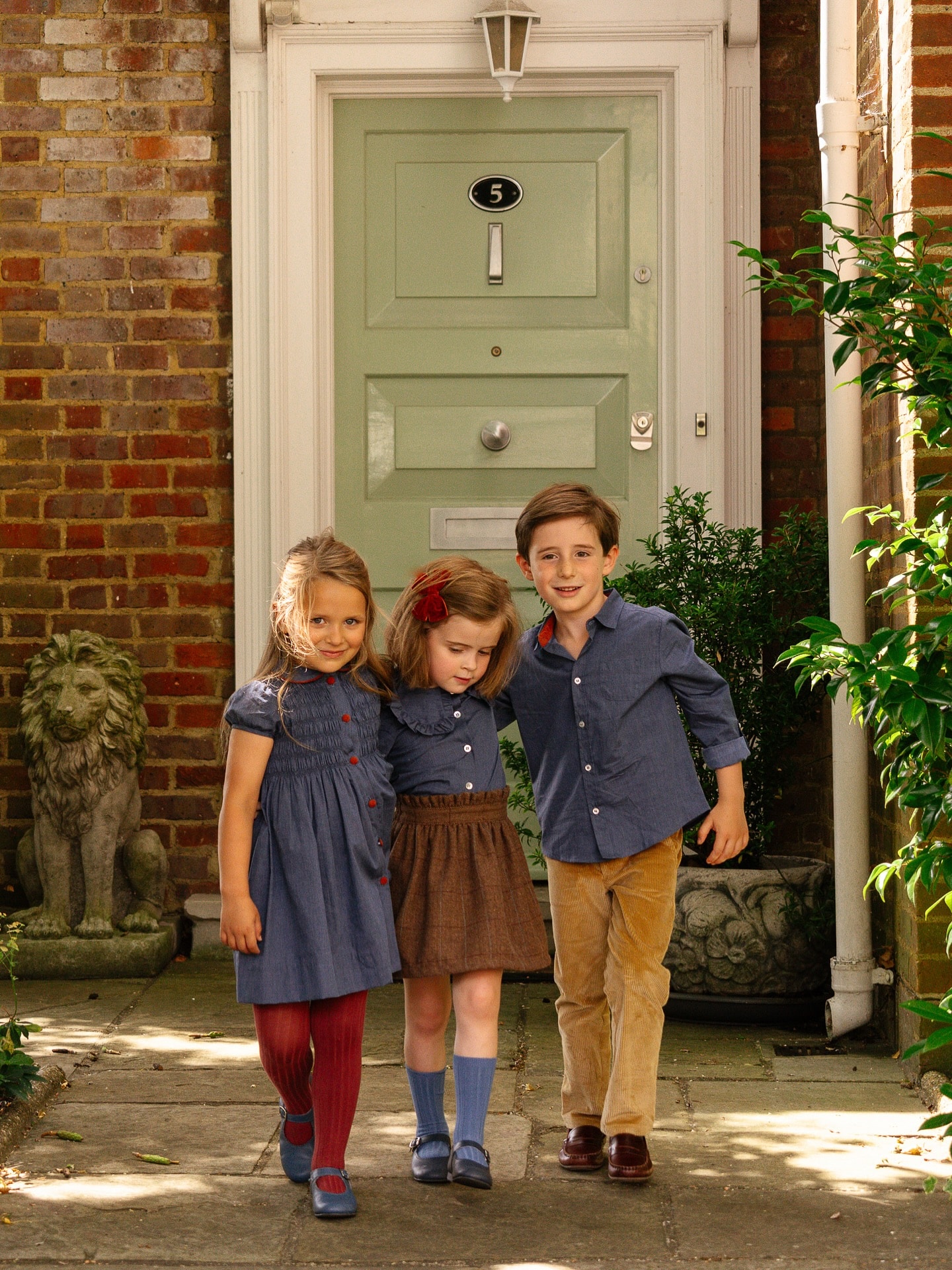 落ち着いた秋冬のシャンブレー秋冬らしい落ち着いたブルーのシャンブレーは、英国らしい上品でクラシカルな雰囲気。コートやニットとのレイヤードスタイルにもしっくり馴染み、季節に合わせて長く楽しめる一枚です🧶イギリスロンドンから届く、Amaia Kidsの世界観をお楽しみください。Amaia Kids ポップアップ開催中期間：9月24日（水）〜9月30日（火）場所：伊勢丹新宿店本館6階 リ・スタイルキッズ#アマイアキッズ #amaiakids #amaiajapan #英国子供服 #キッズスタイル #出産祝い #女の子ママ #女の子コーデ #男の子コーデ #ベビーコーデ #伊勢丹新宿店 #isetan@amaia_japan⁡▼オンラインショップhttps://amaia.jp