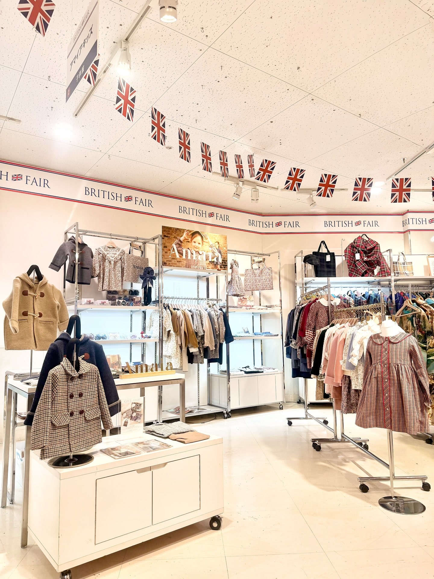 アマイアキッズ@阪急うめだ本店 英国フェア2025期間：10月15日（水）〜10月20日（月）場所：阪急うめだ本店 9階 催場#アマイアキッズ #amaiakids #amaiajapan #英国子供服 #阪急うめだ本店 #うめはん #英国フェア #出産祝い #女の子ワンピース #女の子ママ #七五三 #男の子ベビー服@amaia_japan⁡▼オンラインショップhttps://amaia.jp