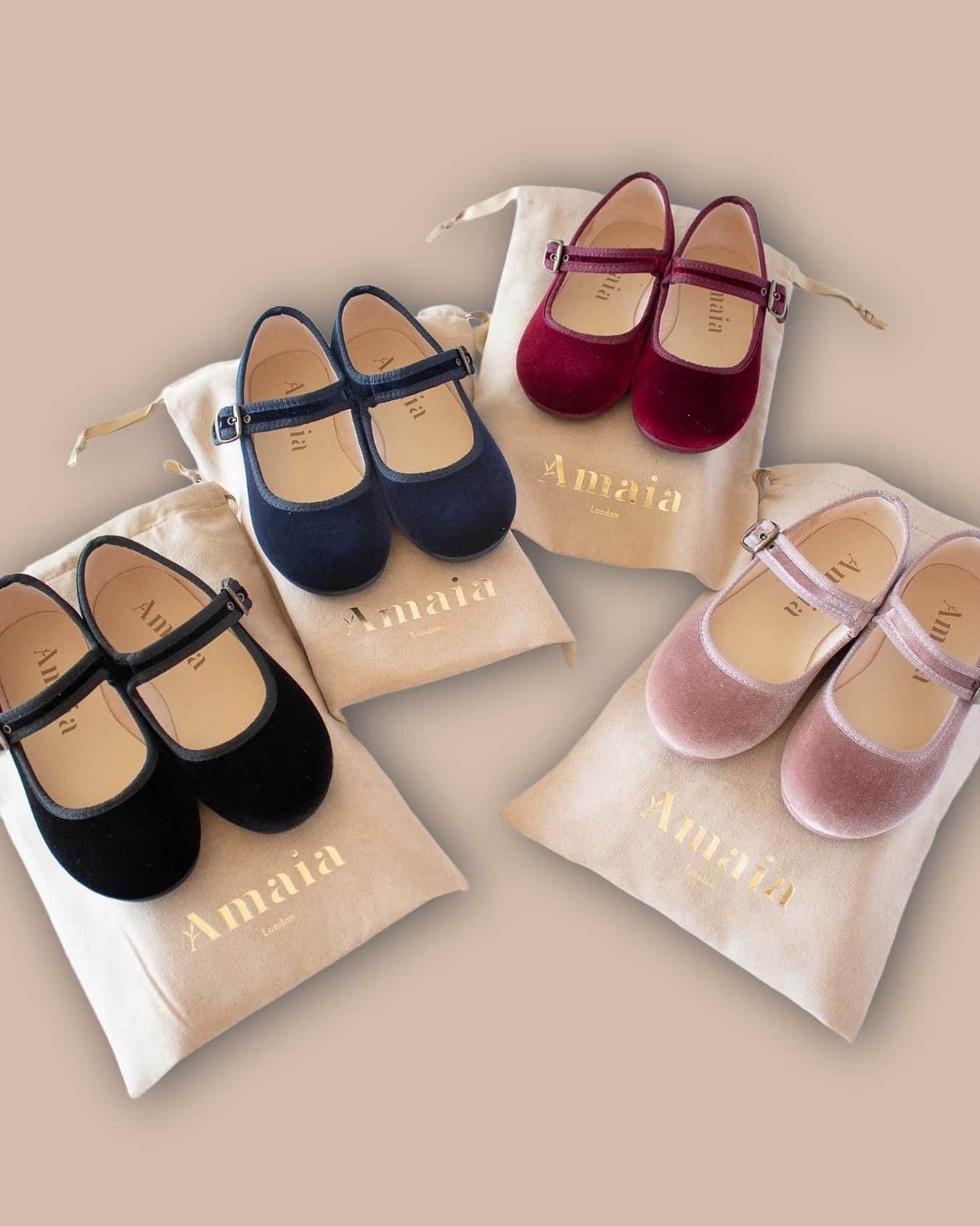 再入荷しました♡大人気のベロア素材メリージェーン🩰上品なツヤとやわらかな履き心地で、お出かけにもフォーマルにもぴったりお問い合わせを多くいただいた人気アイテムです。ぜひこの機会をお見逃しなく♡#アマイアキッズ #amaiakids #amaiajapan#キッズシューズ #メリージェーン #女の子シューズ #英国子供服 #海外子供服 #女の子ママ #ベロアシューズ #フォーマルコーデ@amaia_japan▼オンラインショップhttps://amaia.jp